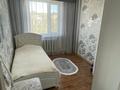 4-комнатная квартира · 61.7 м² · 5/5 этаж, Майкудук, 15й микрорайон 3а — Школы 61 за 12.5 млн ₸ в Караганде, Алихана Бокейханова р-н