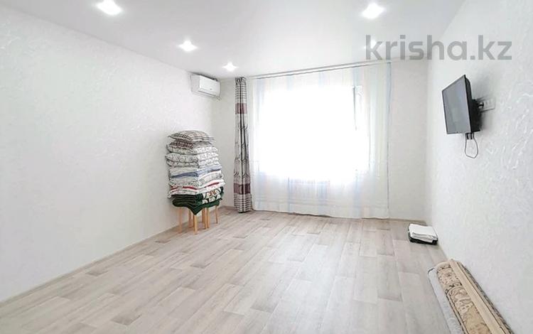1-комнатная квартира · 52 м² · 2/5 этаж, Циолковского — Аяжан за 19.5 млн ₸ в Уральске — фото 2