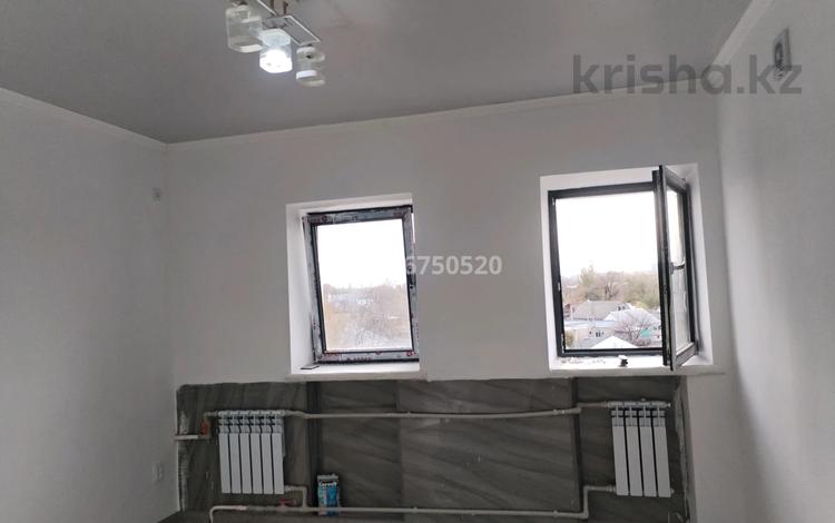 1-комнатная квартира · 20 м² · 4/4 этаж, Есена Утеулиева 30 — Общежитие район Гранд базара за 4.2 млн ₸ в Таразе — фото 2