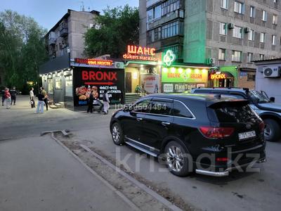 Свободное назначение, магазины и бутики, общепит, салоны красоты, медцентры и аптеки, образование, развлечения, кабинеты и рабочие места, студии · 80 м² за 456 000 ₸ в Павлодаре