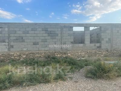 Отдельный дом · 5 комнат · 100 м² · 10 сот., мкр Бектобе, Бектөбе Нұрлы жол 1 — Булак за 8 млн 〒 в Таразе