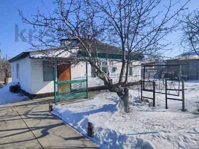 Продажа домов и дачи в Абай обл.: Отдельный дом · 3 комнаты · 60 м² · 7.5 сот., Крылова 42 за 15 млн 〒 Отдельный дом · 3 комнаты · 60 м² · 7.5 сот., Крылова 42 за 15 млн 〒 в Семее