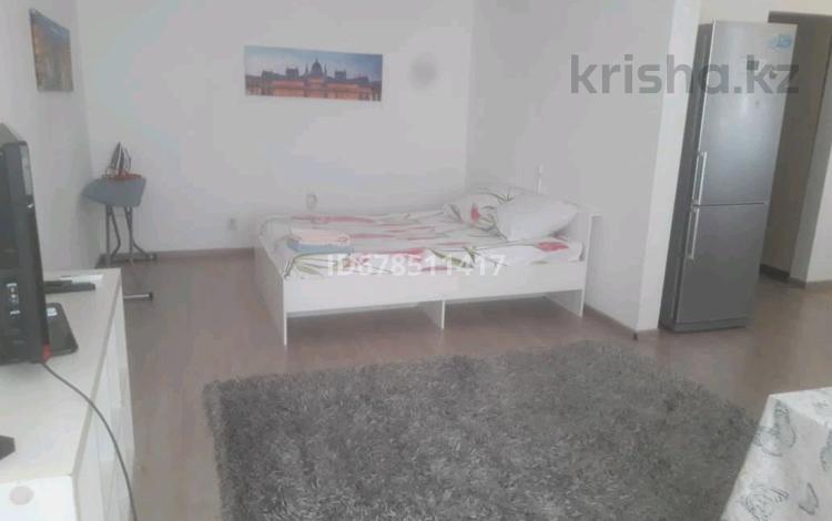 1-комнатная квартира · 45 м² · 9/9 этаж, мкр Ардагер, Сатпаева 2в за 10 000 ₸ в Атырау — фото 2