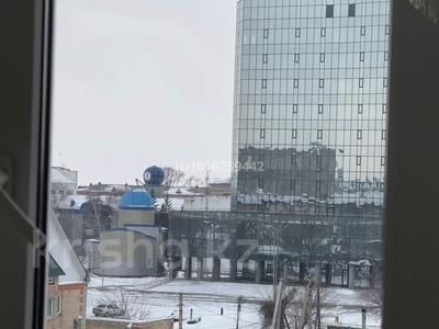 3-комнатная квартира · 63 м² · 5/6 этаж, советская 53 за 35 млн 〒 в Петропавловске