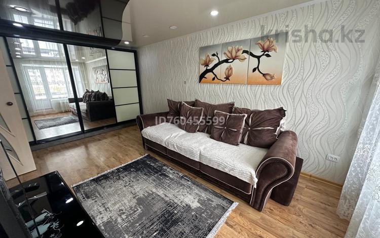 2-комнатная квартира · 48 м² · 2/9 этаж, мкр Новый Город, Нуркена Абдирова 26 за 2 000 ₸ в Караганде, Казыбек би р-н — фото 2