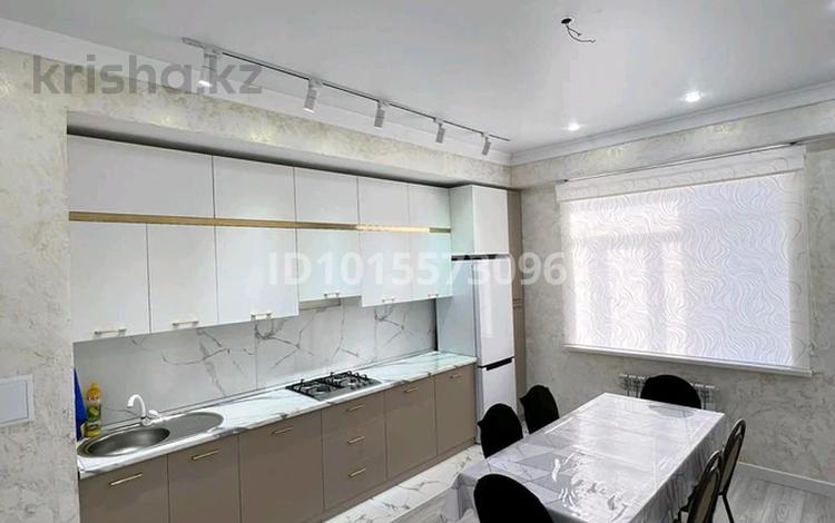 2-комнатная квартира · 89 м² · 3/4 этаж, мкр Лесхоз, Медеубаева 22б 1 за 300 000 ₸ в Атырау — фото 2