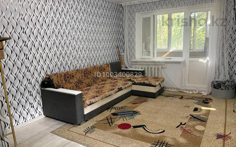 3-комнатная квартира · 49 м² · 2/5 этаж, Майкудук, Майкудук, 13й микрорайон 31 за 11.5 млн 〒 в Караганде, Алихана Бокейханова р-н — фото 2