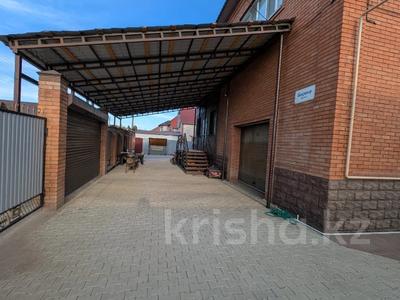 Отдельный дом · 9 комнат · 525.2 м² · 10 сот., мкр Жулдыз, Береке 18 за 150 млн 〒 в Уральске