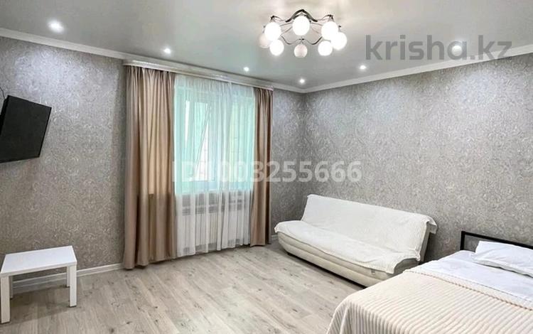 1-комнатная квартира · 40 м² · 4/15 этаж, Кабанбай батыра 48а за 12 000 〒 в Астане, Есильский р-н — фото 2