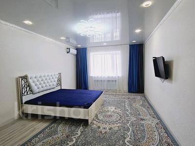 1-комнатная квартира · 52 м² · 2/5 этаж, мкр Кунаева, Нур 5 за 13 000 ₸ в Уральске
