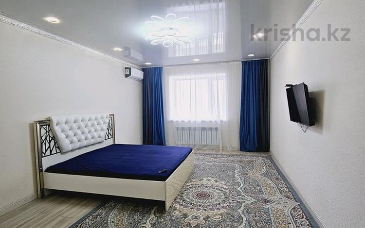 1-комнатная квартира · 52 м² · 2/5 этаж, мкр Кунаева, Нур 5 за 13 000 ₸ в Уральске — фото 2