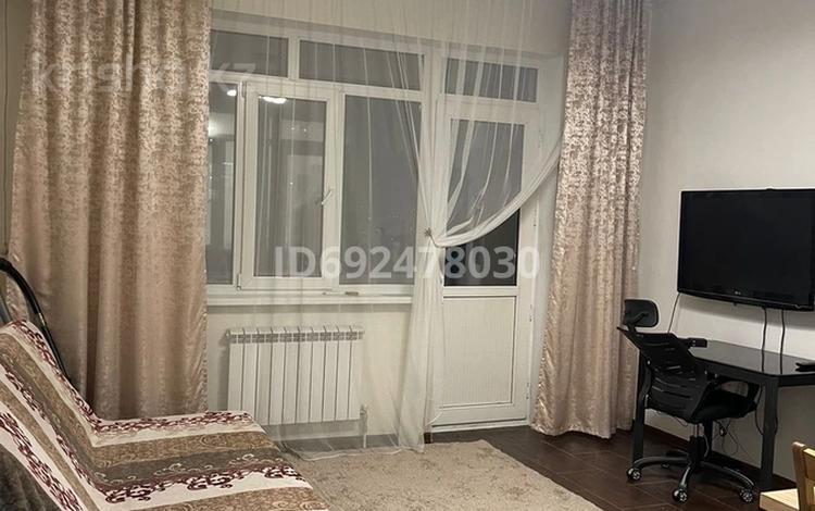 2-комнатная квартира, 60 м², 9/16 этаж, Абая 150/230 — Абая 150