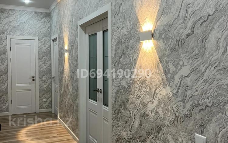 3-комнатная квартира · 99 м² · 4/10 этаж, мкр Юго-Восток, Дюсембекова 15 за 65 млн ₸ в Караганде, Казыбек би р-н — фото 2