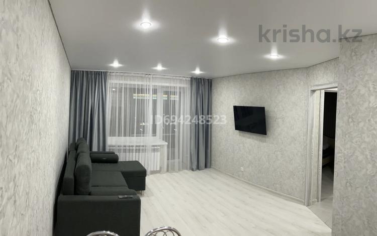 2-комнатная квартира, 55 м², 4/9 этаж помесячно, Жабаева 106 — Челюскина