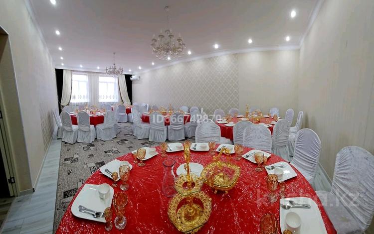 Дом · 4 комнаты · 350 м², мкр Самал 20 за 100 000 〒 в Атырау — фото 40