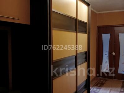 Продажа квартир в Абай обл.: 5-комнатная квартира · 120 м² · 2/2 этаж, Восточный квартал Б 22 — Между авторынком и магазин Камбар за 28 млн 〒 5-комнатная квартира · 120 м² · 2/2 этаж, Восточный квартал Б 22 — Между авторынком и магазин Камбар за 28 млн 〒 в Семее