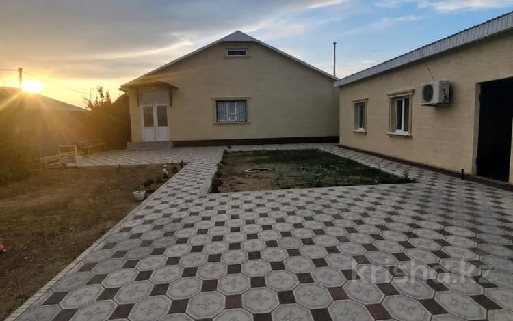 Отдельный дом · 4 комнаты · 210 м² · 8 сот., Бирлик 10 за 29.5 млн ₸ в Атырау — фото 2