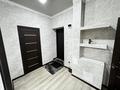 1-комнатная квартира, 55 м², 1/5 этаж посуточно, мкр Жана Орда 3/3 — Абулхаир хана за 17 000 〒 в Уральске, мкр Жана Орда — фото 15