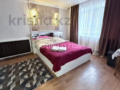 1-комнатная квартира · 30 м² · 1/5 этаж, Пришахтинск, Зелинского 28/4 — Воинская часть,автостанция,магазинТИС за 9 000 〒 в Караганде, Алихана Бокейханова р-н