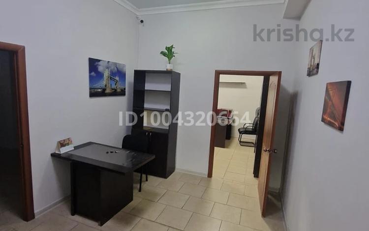 Свободное назначение, офисы, склады, образование, развлечения, конференц-залы, кабинеты и рабочие места, студии · 50 м² за 200 000 〒 в Актобе, мкр. Алтын орда — фото 2