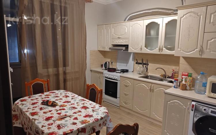 2-комнатная квартира · 60 м², Абикен Бектуров 7 за 270 000 ₸ в Астане, Есильский р-н — фото 2