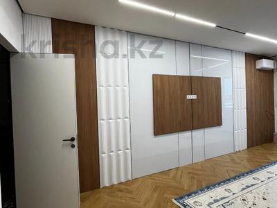 4-бөлмелі пәтер · 165 м² · 4/10 қабат, Алтын орда ш/а. 11б, бағасы: 73 млн ₸ в Актобе, мкр. Алтын орда