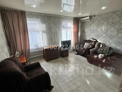 Отдельный дом · 2 комнаты · 50 м² · 3 сот., Победа 14/1 — Возле парка Кирова за 10 млн 〒 в Уральске