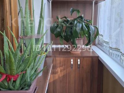2-бөлмелі пәтер · 45 м² · 2/5 қабат, Крылова 45 — Остановка Колос, бағасы: 25 млн ₸ в Усть-Каменогорске, Ульбинский