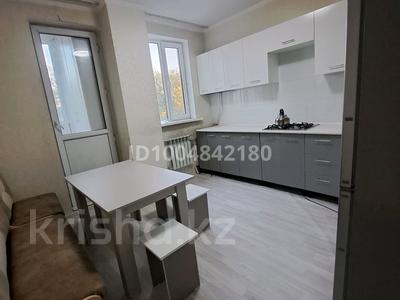 1-бөлмелі пәтер · 40 м² · 2/5 қабат, мкр Кокжиек 8 — Мкр КОК ЖИЕК. рядом РАХАТ Баня. Аптека. Школа. Садик. Кафе .тд., бағасы: 170 000 ₸ в Алматы, Жетысуский р-н