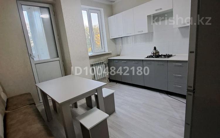 1-бөлмелі пәтер · 40 м² · 2/5 қабат, мкр Кокжиек 8 — Мкр КОК ЖИЕК. рядом РАХАТ Баня. Аптека. Школа. Садик. Кафе .тд., бағасы: 170 000 ₸ в Алматы, Жетысуский р-н — фото 2