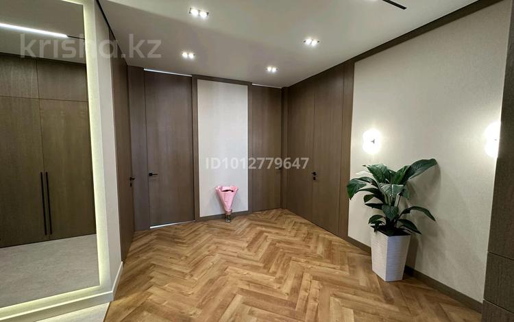 3-комнатная квартира · 114 м² · 11/12 этаж, Мухамедханова 4/3 за 133 млн ₸ в Астане, Нура р-н — фото 2
