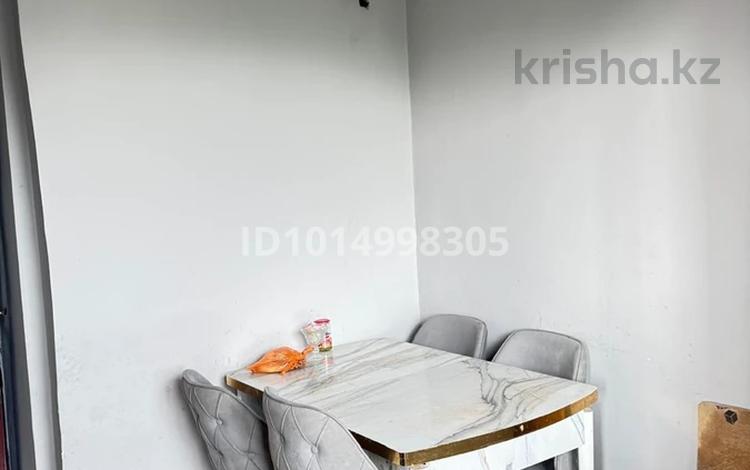 4-комнатная квартира · 76 м² · 5/5 этаж, 1 мкр 6 за 14 млн ₸ в Ленгере — фото 2