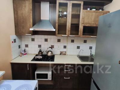 2-комнатная квартира, 60 м², 2/2 этаж помесячно, мкр Самал-3 32 за 300 000 〒 в Алматы, Медеуский р-н