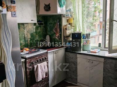 3-комнатная квартира · 55 м² · 2/5 этаж, Майкудук, Майкудук, 12й микрорайон 4 — Рядом остановка "горняк" детский сад за 13.5 млн ₸ в Караганде, Алихана Бокейханова р-н