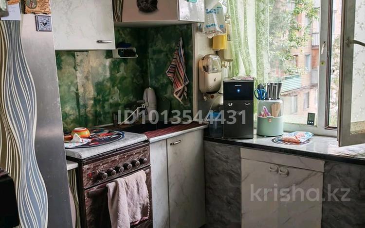 3-комнатная квартира · 55 м² · 2/5 этаж, Майкудук, Майкудук, 12й микрорайон 4 — Рядом остановка "горняк" детский сад за 13.5 млн ₸ в Караганде, Алихана Бокейханова р-н — фото 2