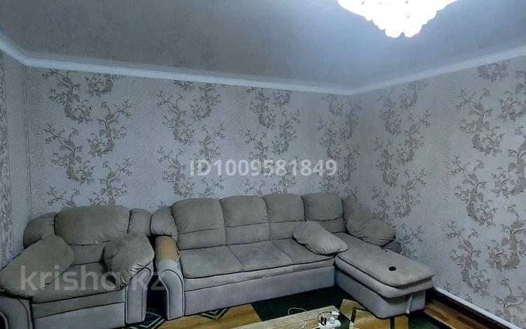 Отдельный дом · 4 комнаты · 100 м² · 10 сот., Панфилов — Центр за 20 000 〒 в Чапаеве — фото 2