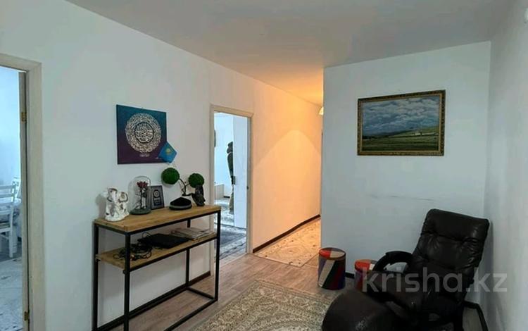 3-комнатная квартира · 100 м² · 8/9 этаж, мкр 12 за 27 млн ₸ в Актобе — фото 2