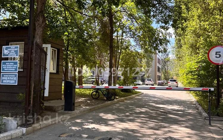 3-бөлмелі пәтер · 89.9 м² · 1/3 қабат, Казыбек би 18, бағасы: 55 млн ₸ в Усть-Каменогорске — фото 2