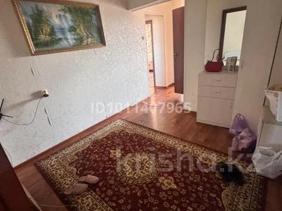 3-комнатная квартира · 70 м² · 9/10 этаж, Майкудук, Мкр Голубые пруды 6 — Рядом садик Толагай, тд Сырдария ,4 поликлиника за 200 000 〒 в Караганде, Алихана Бокейханова р-н