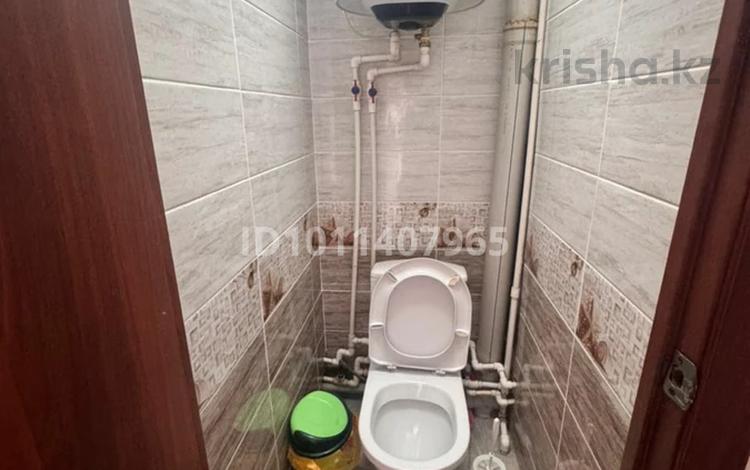 3-комнатная квартира · 70 м² · 9/10 этаж, Майкудук, Мкр Голубые пруды 6 — Рядом садик Толагай, тд Сырдария ,4 поликлиника за 200 000 ₸ в Караганде, Алихана Бокейханова р-н — фото 6