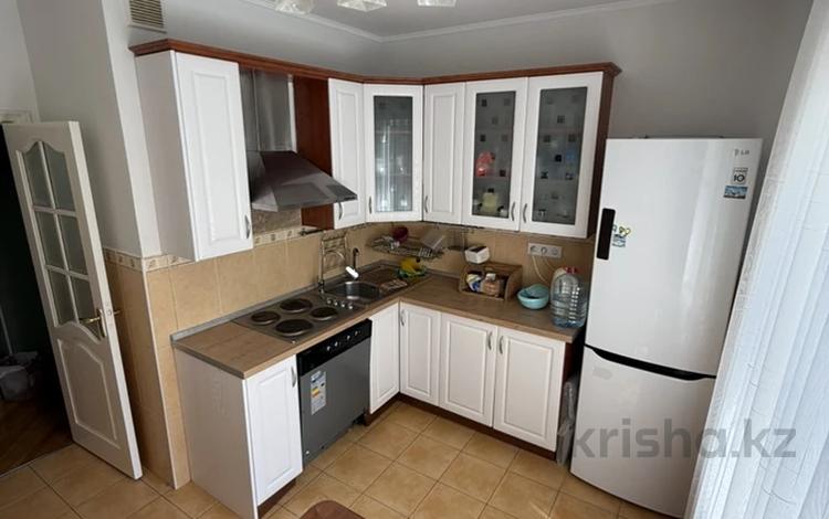 4-комнатная квартира · 85 м² · 4/9 этаж, мкр Самал-2 80 за 82 млн ₸ в Алматы, Медеуский р-н — фото 2