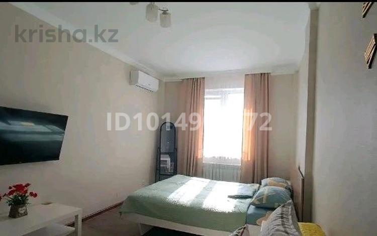 1-комнатная квартира · 45 м² · 8/10 этаж, Абикен Бектуров 1 за 250 000 ₸ в Астане, Есильский р-н — фото 2