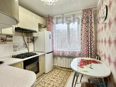 2-бөлмелі пәтер · 50 м² · 4/5 қабат, Строитель ш/а., бағасы: 19.5 млн ₸ в Уральске, мкр Строитель