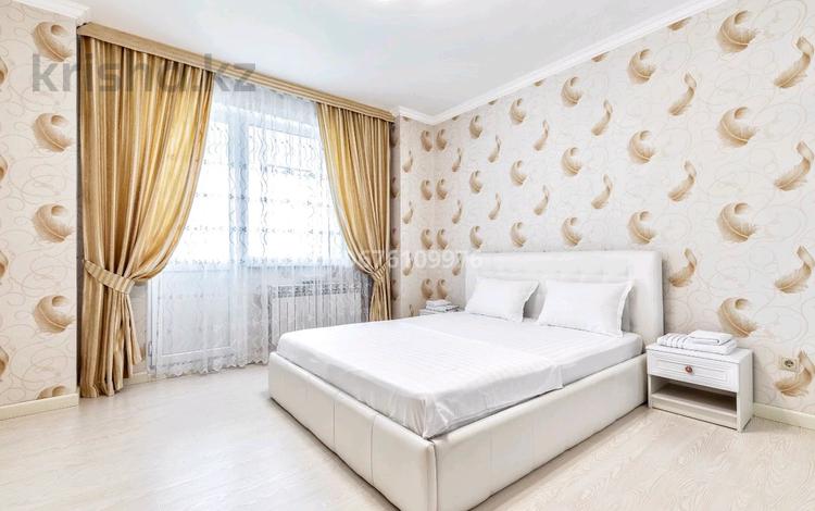 2-бөлмелі пәтер, 70 м², 10/14 қабат тәулігіне, Сарайшык 7/3, бағасы: 18 000 〒 в Астане, Есильский р-н — фото 2