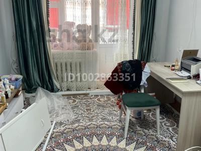 2-бөлмелі пәтер · 60 м² · 4/5 қабат, Текей батыр 79 — Магазин Гаухар ана Нұрсұлтан, бағасы: 20 млн 〒 в 