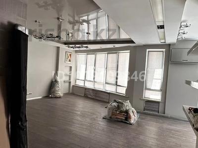 4-бөлмелі пәтер · 155 м² · 2/10 қабат, Самал-2 ш/а. 16Б, бағасы: 150 млн ₸ в Алматы, Медеуский р-н