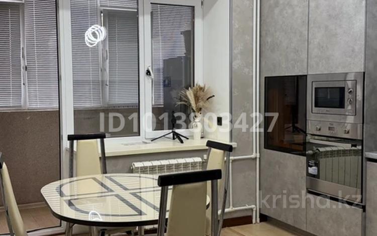 2-бөлмелі пәтер · 80 м² · 3/5 қабат, мкр. Алтын орда, Мангилик Ел 8/2 — напротив НИШ, бағасы: 39 млн ₸ в Актобе — фото 2