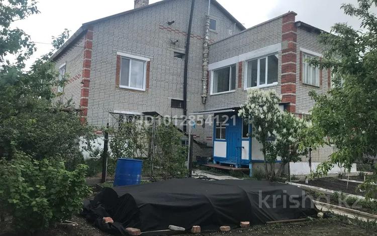 Отдельный дом · 8 комнат · 295 м² · , Абая 1/9 за 105 млн ₸ в Костанае — фото 2