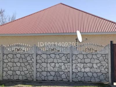 Отдельный дом · 4 комнаты · 90 м² · 5555 сот., Қойгелді Батыр 51 51 за 14 млн ₸ в Каратау