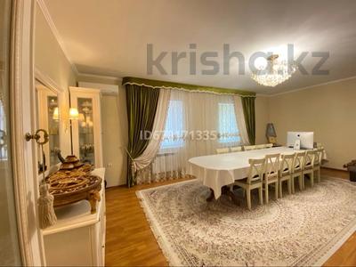 Отдельный дом · 6 комнат · 210 м² · 8 сот., Досмухомедова 12 за 82 млн 〒 в Таразе